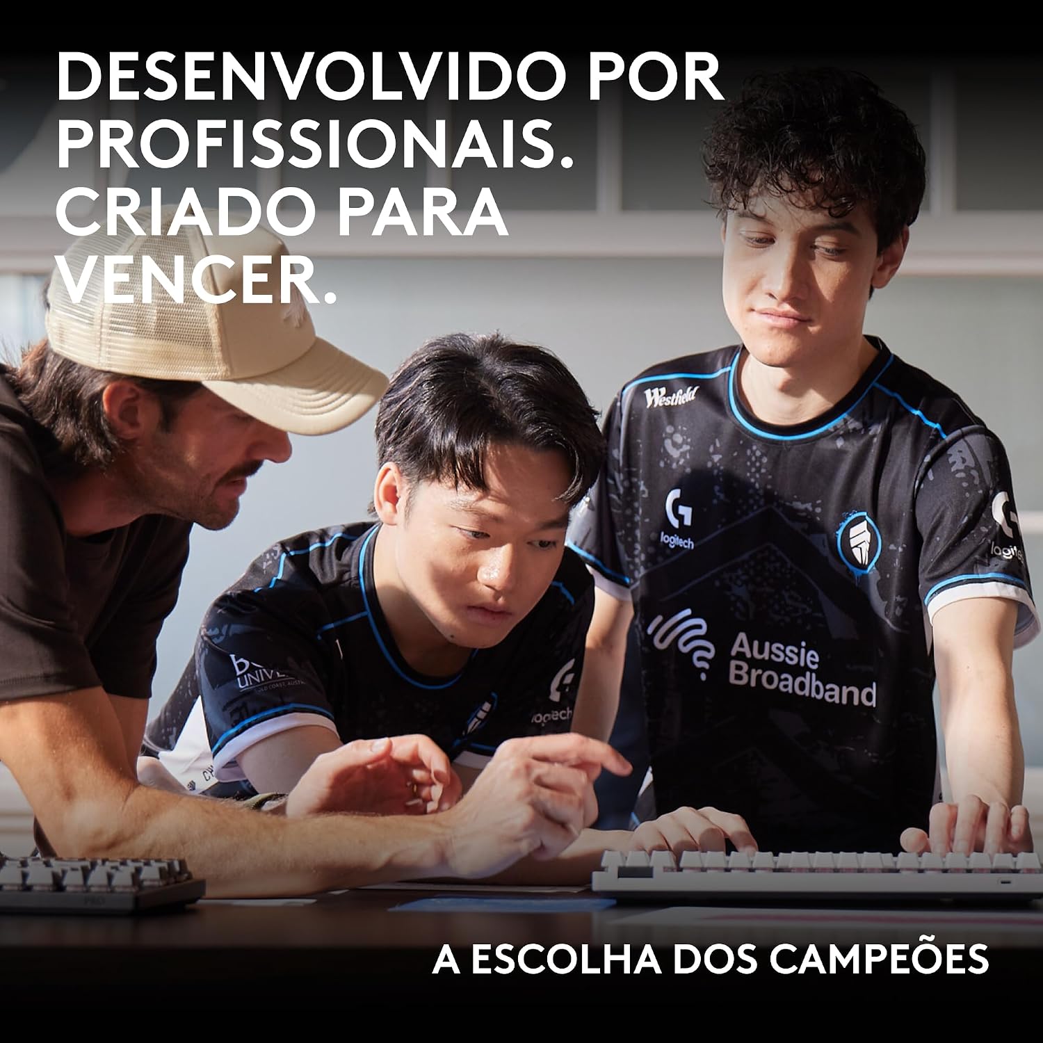Mouse Gamer Sem Fio Logitech G PRO X SUPERLIGHT 2 DEX com Tecnologia LIGHTSPEED, Design Assimétrico para Destros, 5 Botões Programáveis, Sensor Hero 2 com DPI de 44K, Recarregável - Rosa Magenta
